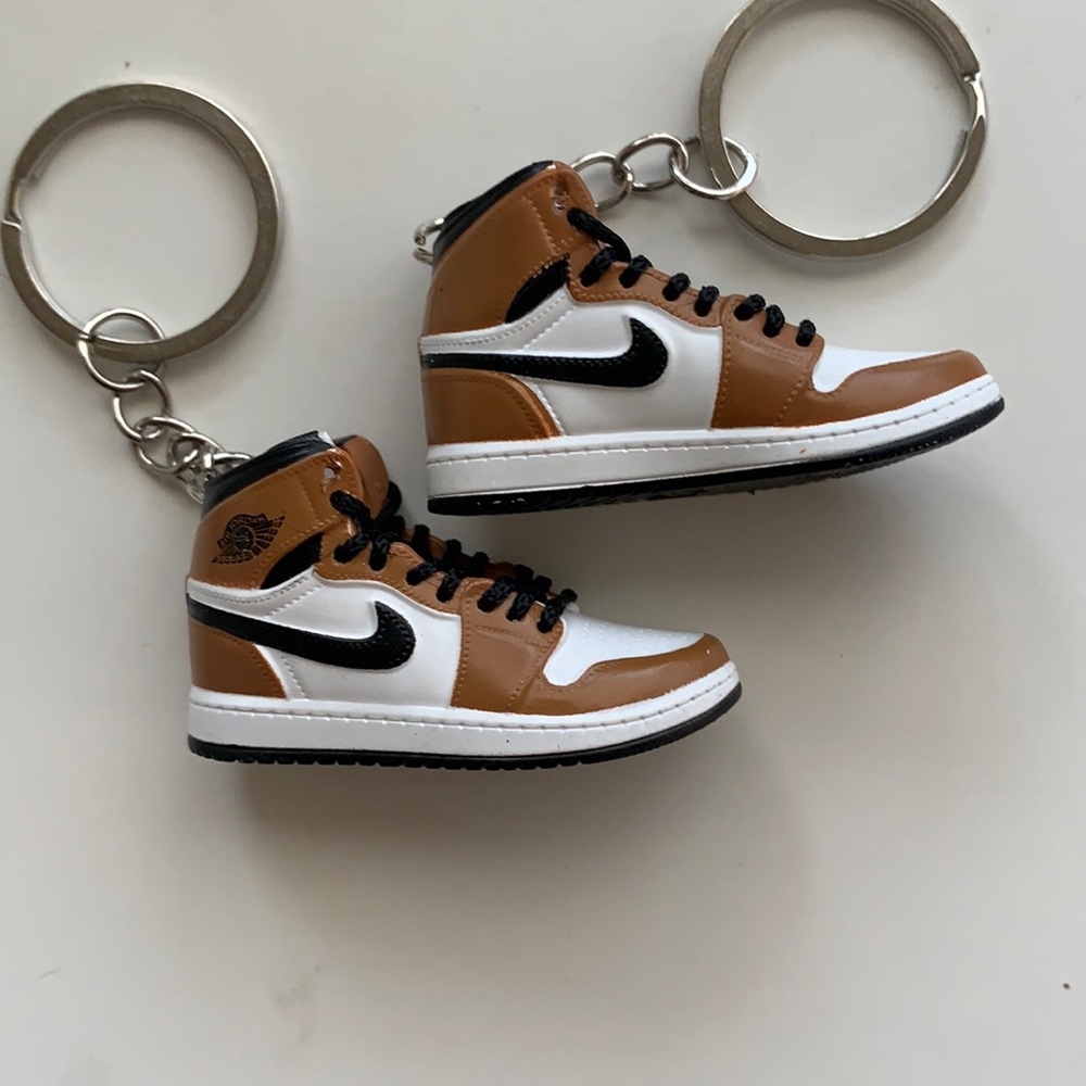 Air Jordan 1 Retro High OG “Rookie of the Year” - Picture 3 of 11